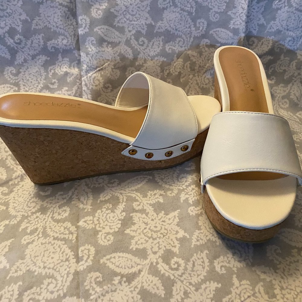Shoe Dazzle Giannie Wedge White Size 7